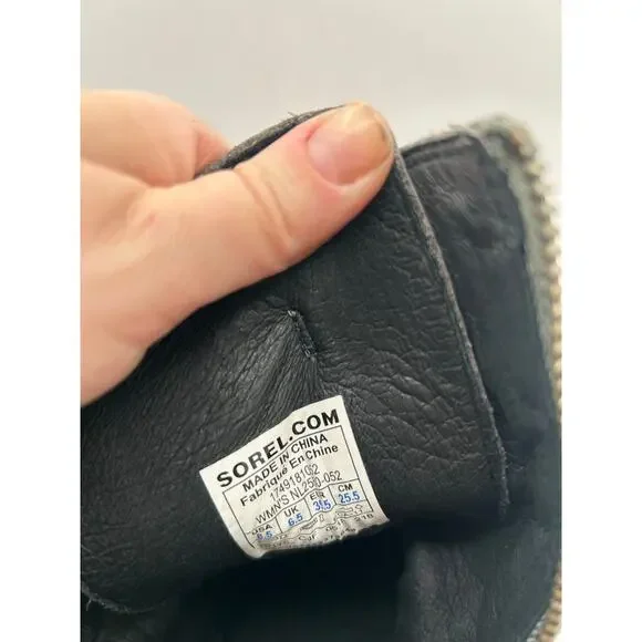 Sorel After Hours Gray Leather Wedge Moto Bootie
Woman’s SZ 8.5 - Picture 7 of 8